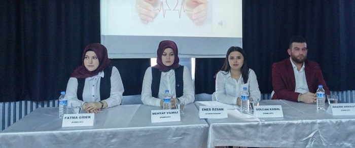 ÖĞRENCİLERDEN SAĞLIK YÖNETİCİLİĞİ PANELİ