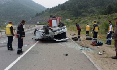 POLİS MEMURLARI KAZADA YARALANDI