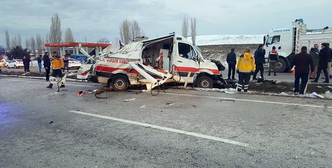 ÇORUM’DA ÜZÜCÜ AMBULANS KAZASI