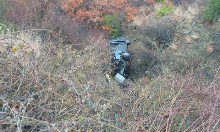 KAMYONET UÇURUMA YUVARLANDI