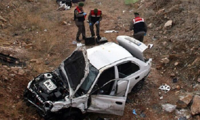 OTOMOBİL ŞARAMPOLE UÇTU: 1 YARALI