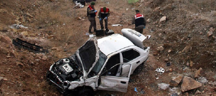 OTOMOBİL ŞARAMPOLE UÇTU: 1 YARALI