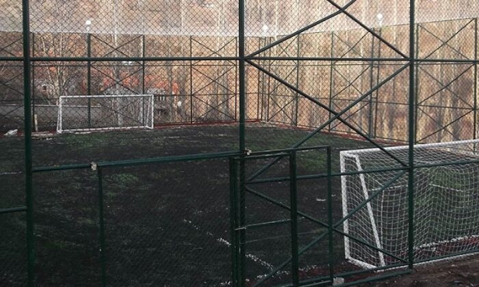 DERİNÖZ KÖYÜNE HALI SAHA YAPILDI