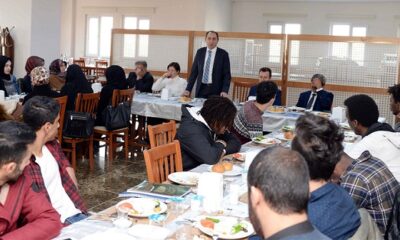 REKTÖR ULUSLARARASI ÖĞRENCİLERLE BULUŞTU