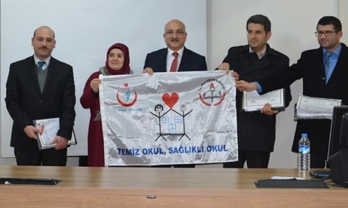 22 OKUL BEYAZ BAYRAK SERTİFİKASI ALDI