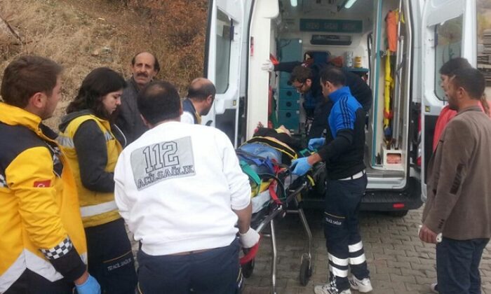 ODUN KESERKEN PARMAKLARINI KESTİ