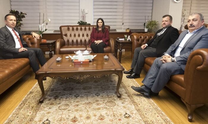TAŞERONLARIN SORUNLARINI BAKAN’A İLETTİ