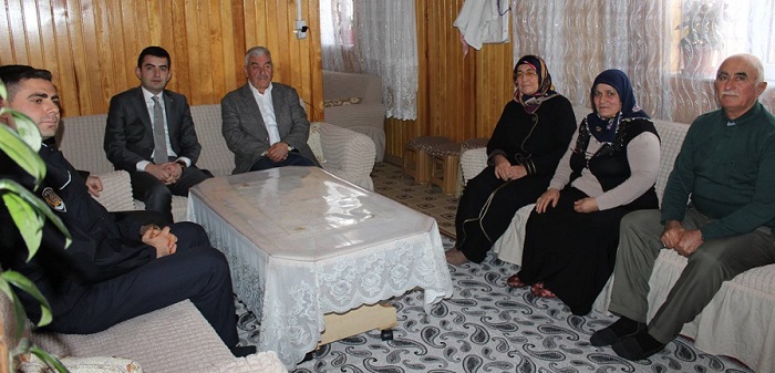 ŞEHİT AİLESİNİ ZİYARET ETTİLER