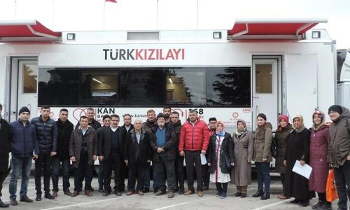AK PARTİ TEŞKİLATI KAN BAĞIŞI YAPTI