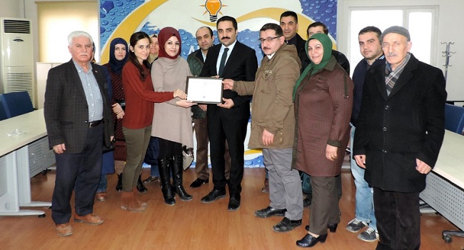 KIZILAY’DAN KARAKEÇİLİ TEŞKİLATINA PLAKET