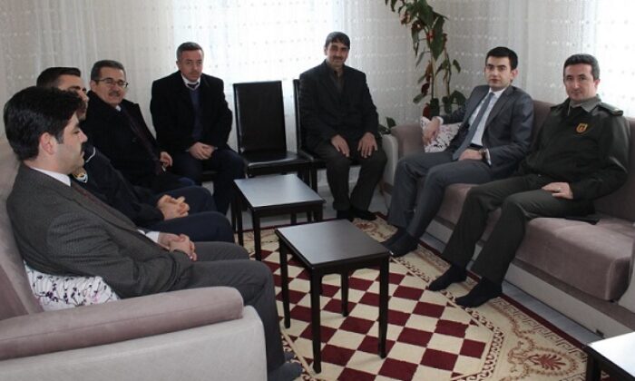 KAYMAKAM ŞEHİT AİLESİNİ ZİYARET ETTİ