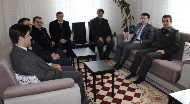 KAYMAKAM ŞEHİT AİLESİNİ ZİYARET ETTİ
