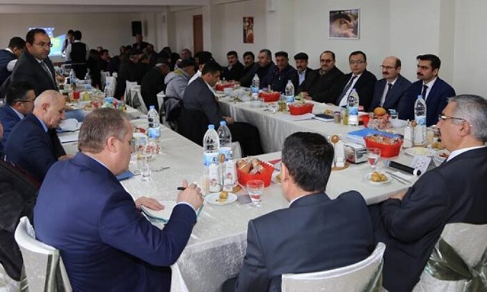 VALİ KILIÇ KÖY MUHTARLARINI DİNLEDİ