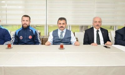 ŞAMPİYON GÜREŞÇİLERE MORAL YEMEĞİ