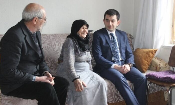 YAŞLILARIN HAYIR DUASINI ALDI