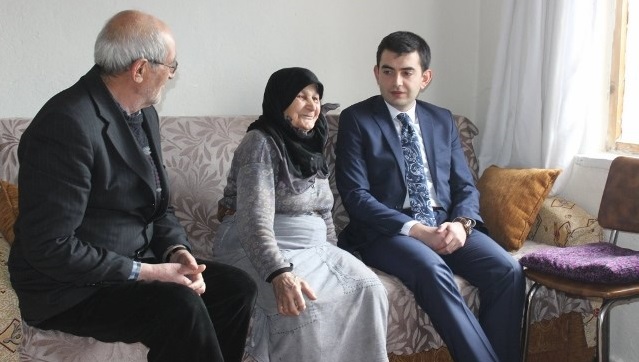 YAŞLILARIN HAYIR DUASINI ALDI