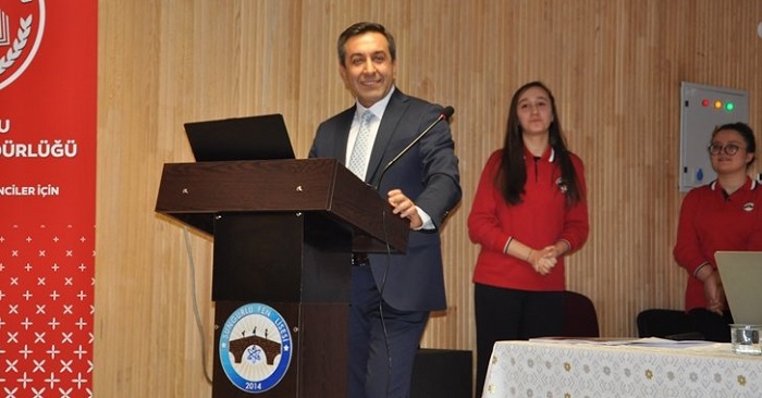 TECRÜBELERİNİ ÖĞRENCİLERE AKTARDI