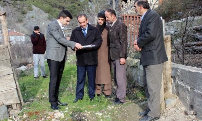 KÖYLERDE İNCELEMELERDE BULUNDU