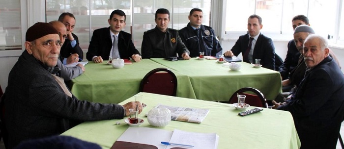 KÖYLERDE HALK TOPLANTISI DÜZENLEDİ