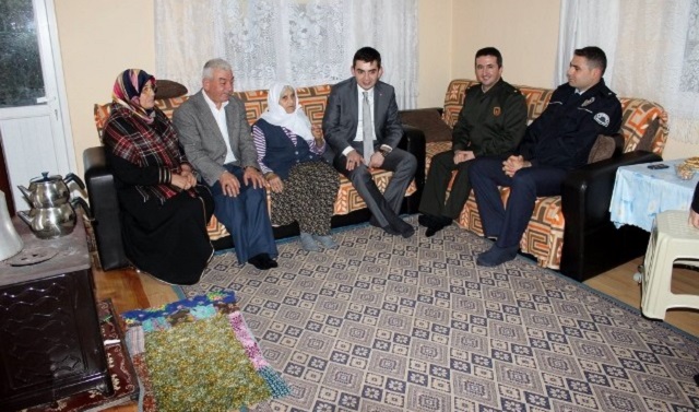 KAYMAKAM YAŞLILARI ZİYARET ETTİ
