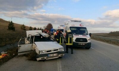 OTOMOBİL SU KANALINA ÇARPTI