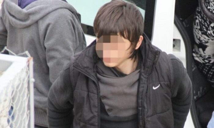 16 YAŞINDAKİ GENÇ ESRARLA YAKALANDI