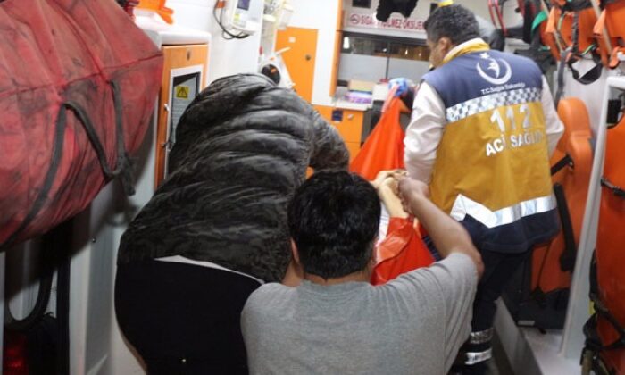 İKİ ÇOCUK ANNESİ KADIN KENDİNİ VURDU