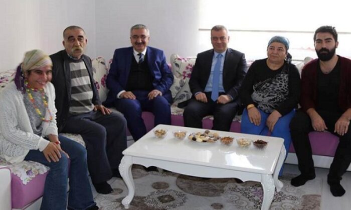 VALİ ŞEHİT AİLESİNİ ZİYARET ETTİ