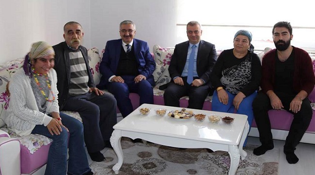 VALİ ŞEHİT AİLESİNİ ZİYARET ETTİ