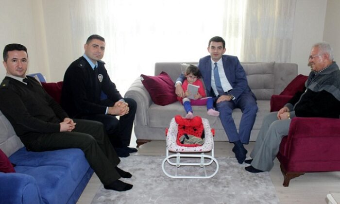 KAYMAKAM ŞEHİT AİLESİNİ ZİYARET ETTİ