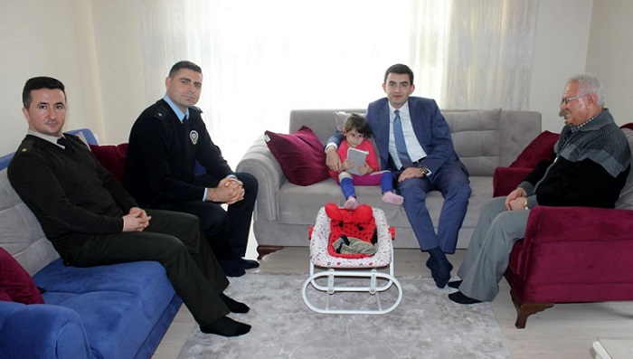 KAYMAKAM ŞEHİT AİLESİNİ ZİYARET ETTİ