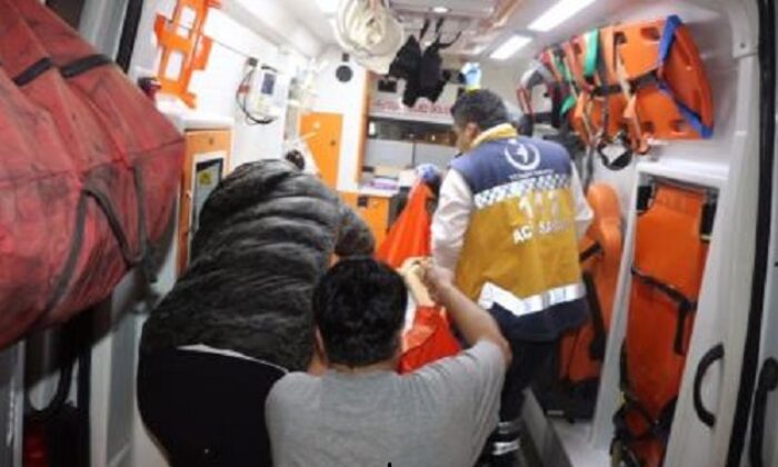 KADIN BALTAYLA KENDİNİ YARALADI