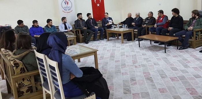 KOCA ÇINAR GENÇLERLE BULUŞTU