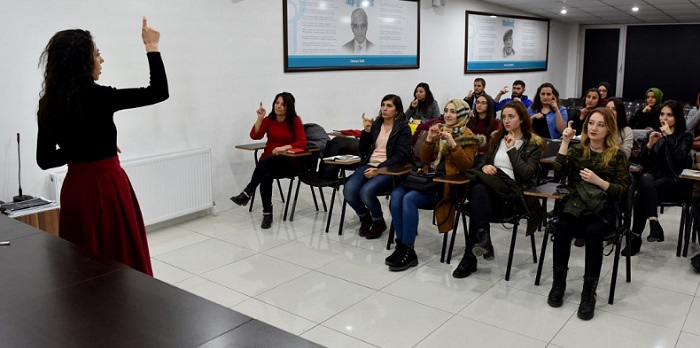 İŞARET DİLİ KURSU DÜZENLENDİ