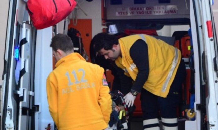 TESTERE İLE PARMAKLARINI KESTİ