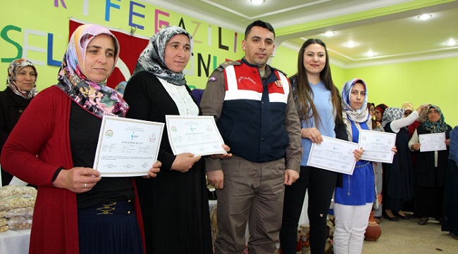 GİRİŞİMCİ KADINLAR SERTİFİKALARINI ALDI