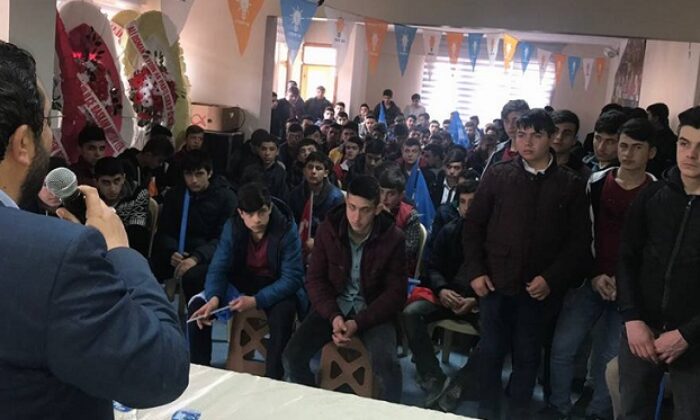 TÜRKİYE GENÇLERLE GÜÇLENİYOR