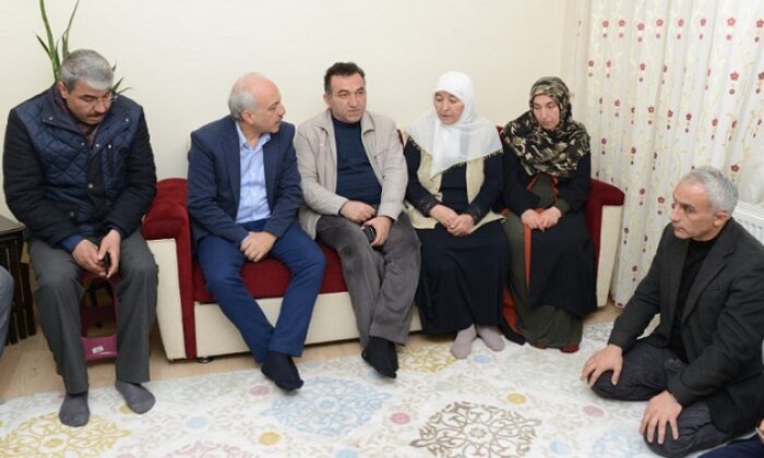 ŞEHİT AİLESİNİ ZİYARET ETTİLER