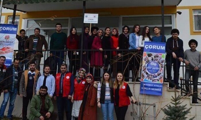 GENÇLER HUZUREVİNİ ZİYARET ETTİ