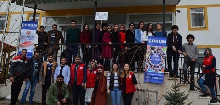 GENÇLER HUZUREVİNİ ZİYARET ETTİ