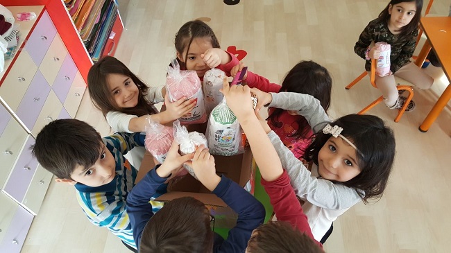 MİNİKLERDEN MEHMETÇİK’E LEBLEBİ