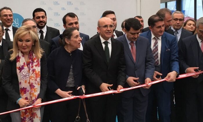 UNICERA FUARINA GÖRKEMLİ AÇILIŞ