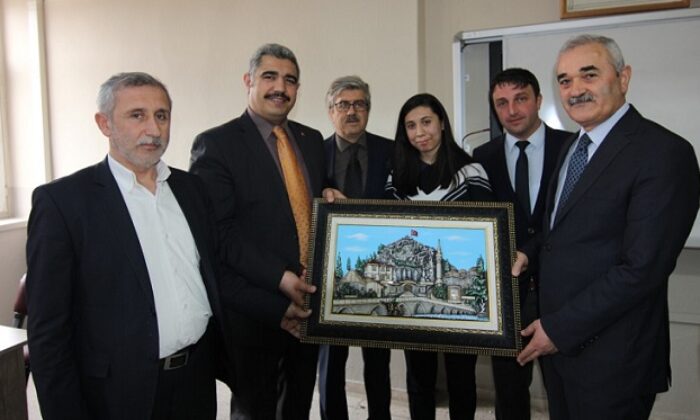 BAŞARILI ÖĞRENCİYİ ÖDÜLLENDİRDİLER