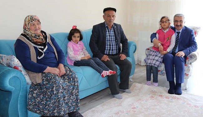 VALİ’DEN ŞEHİT AİLELERİNE ZİYARET