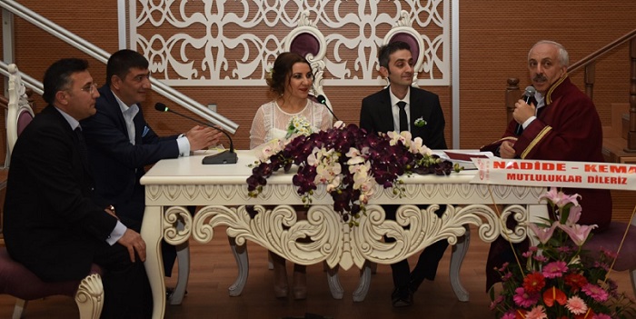 BAŞKAN GÜL İLK NİKAHINI KIYDI