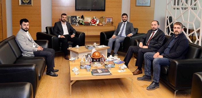 AK GENÇLİKTEN REKTÖRE ZİYARET