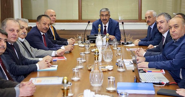 ÇEVRE KİRLİLİĞİ MASAYA YATIRILDI