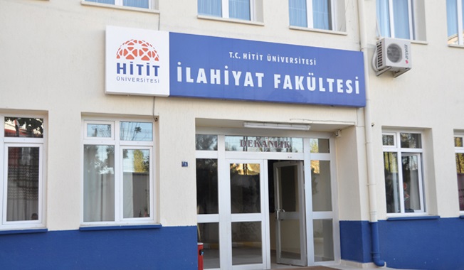 İLAHİYAT FAKÜLTESİ YİNE BİRİNCİ OLDU