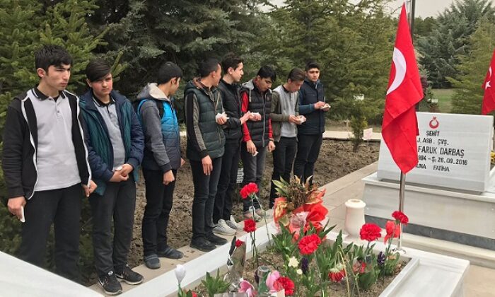 ÖĞRENCİLERDEN ŞEHİTLİĞE VEFA ZİYARETİ