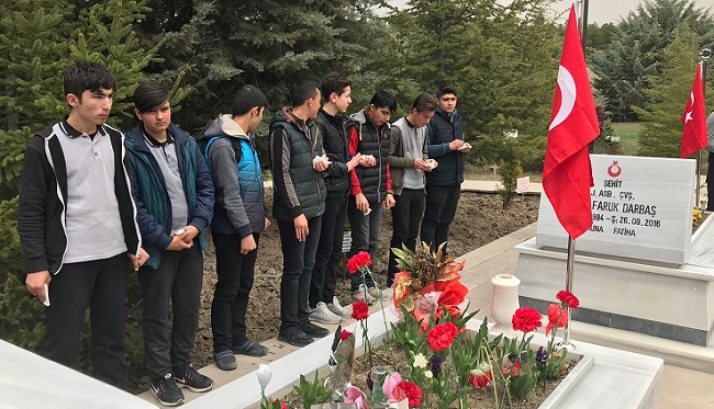 ÖĞRENCİLERDEN ŞEHİTLİĞE VEFA ZİYARETİ